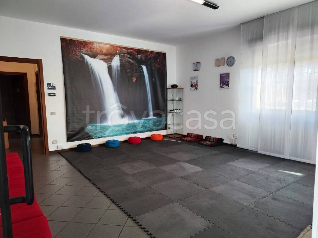 negozio in vendita a Saronno