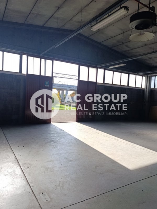 locale di sgombero in vendita a Saronno