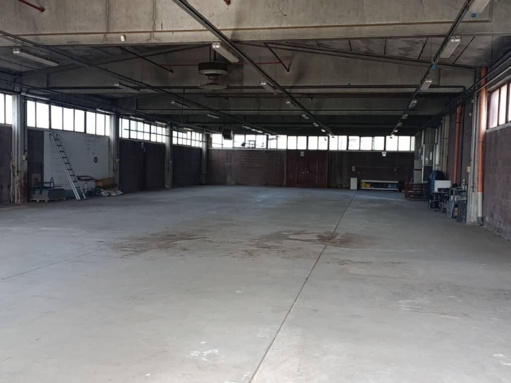 locale di sgombero in vendita a Saronno