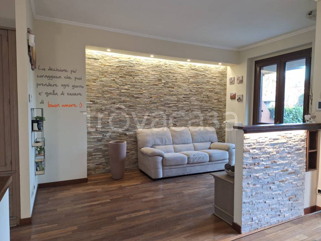 casa indipendente in vendita a Saronno