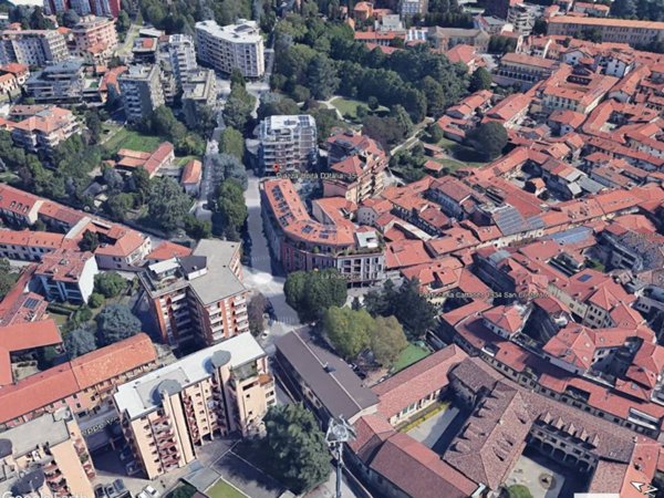locale commerciale in vendita a Saronno