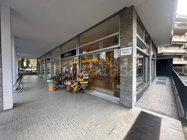 negozio in vendita a Saronno