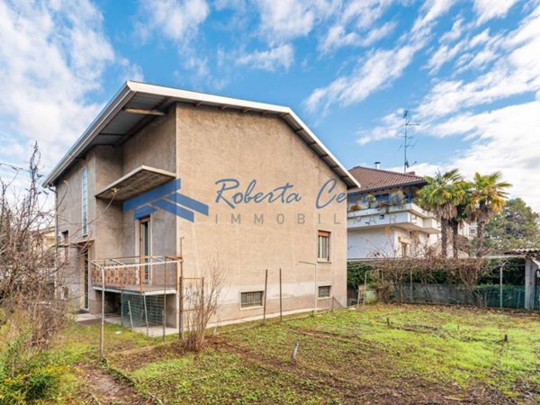 casa indipendente in vendita a Saronno