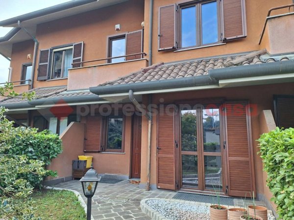 casa indipendente in vendita a Saronno