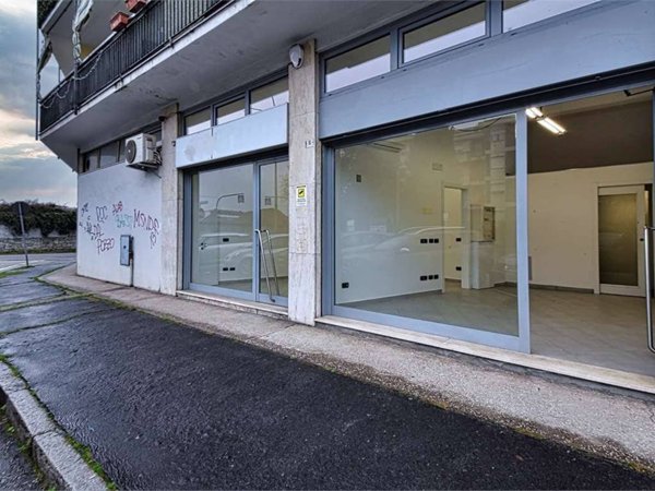 negozio in vendita a Saronno
