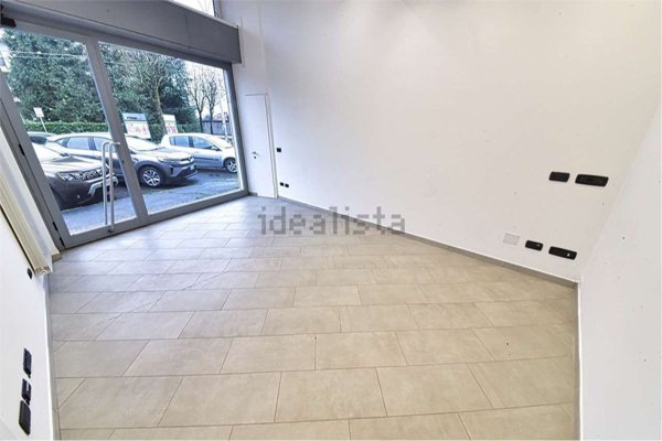 negozio in vendita a Saronno