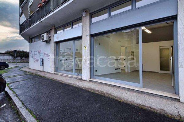 negozio in vendita a Saronno