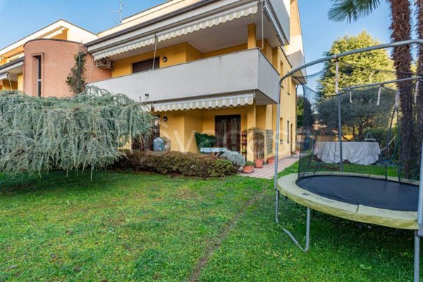 casa indipendente in vendita a Saronno