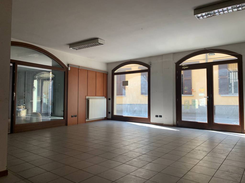 negozio in vendita a Saronno