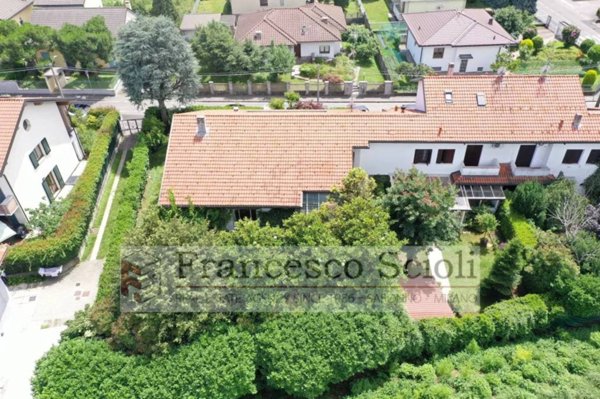 casa indipendente in vendita a Saronno