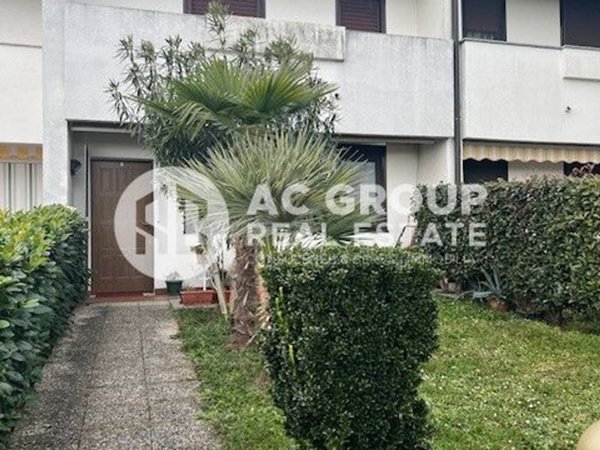 casa indipendente in vendita a Saronno