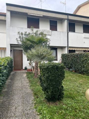 casa indipendente in vendita a Saronno