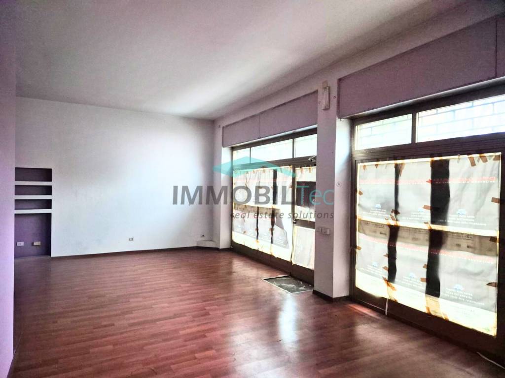 negozio in vendita a Saronno