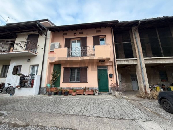 casa semindipendente in vendita a Saronno