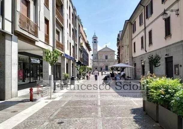 negozio in vendita a Saronno