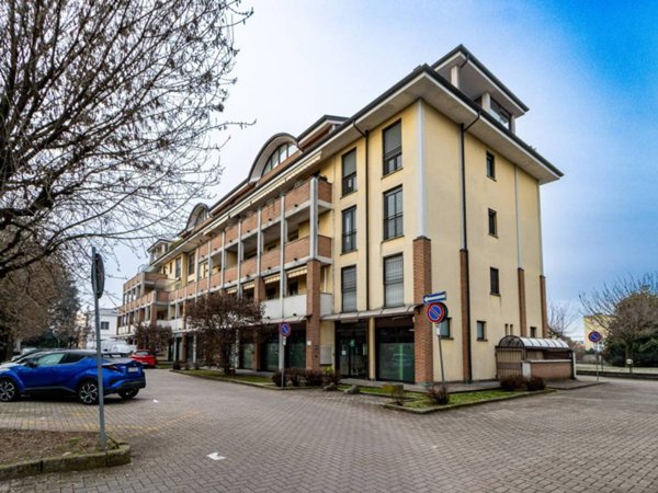 negozio in vendita a Saronno