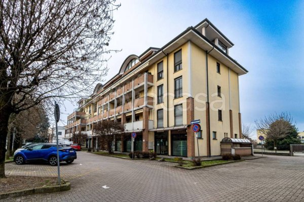 negozio in vendita a Saronno