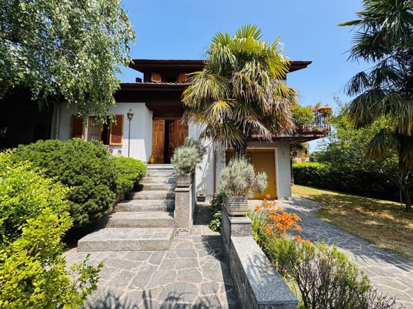 casa indipendente in vendita a Saronno