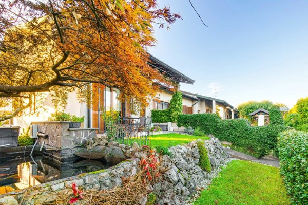 casa indipendente in vendita a Saronno