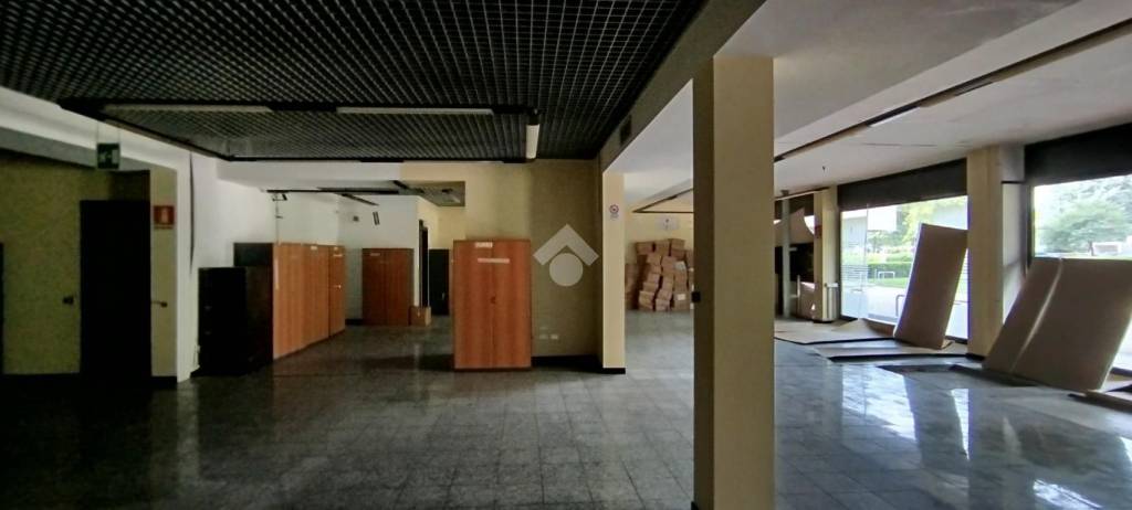 negozio in vendita a Saronno