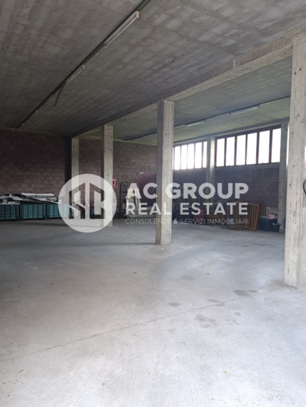 locale di sgombero in vendita a Saronno