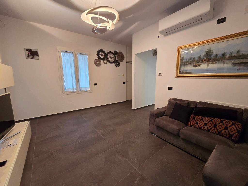 casa indipendente in vendita a Saronno