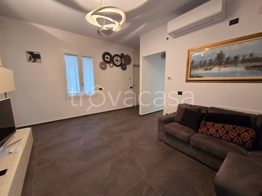 casa indipendente in vendita a Saronno