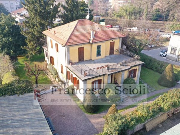 casa indipendente in vendita a Saronno