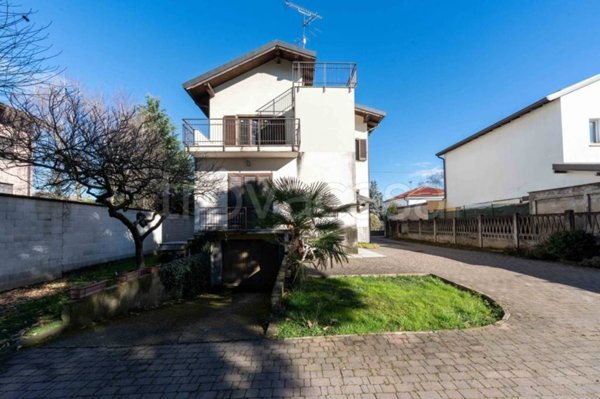 casa indipendente in vendita a Saronno