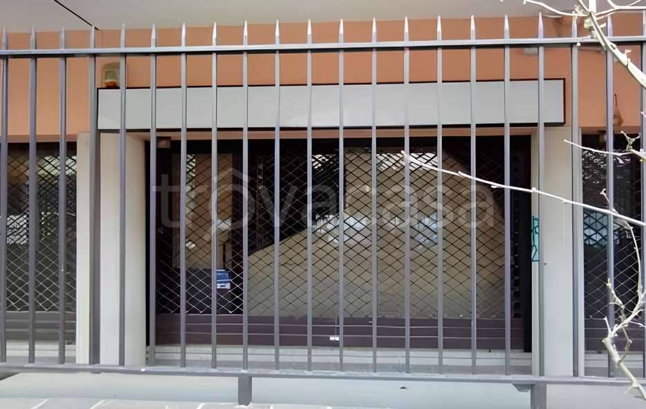 negozio in vendita a Saronno