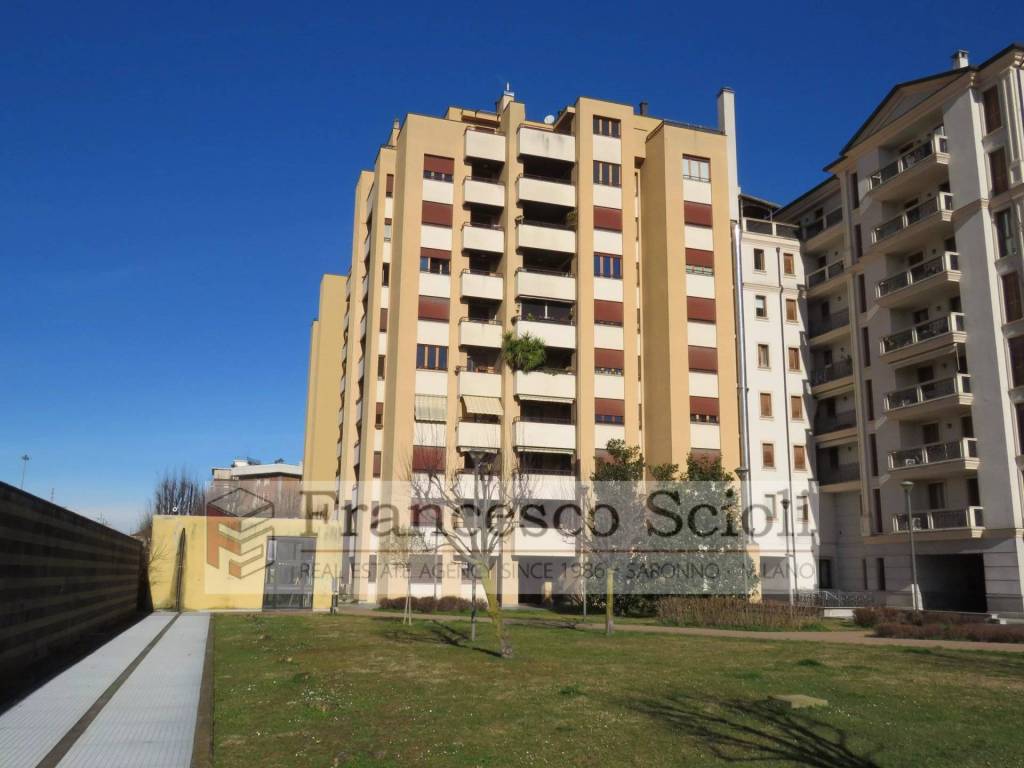 appartamento in vendita a Saronno