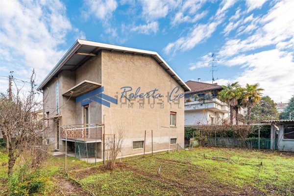 casa indipendente in vendita a Saronno