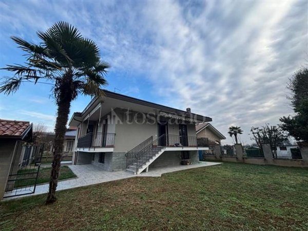 casa semindipendente in vendita a Saronno