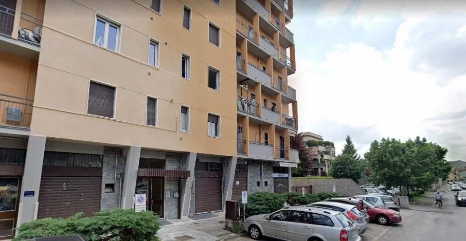 negozio in vendita a Saronno