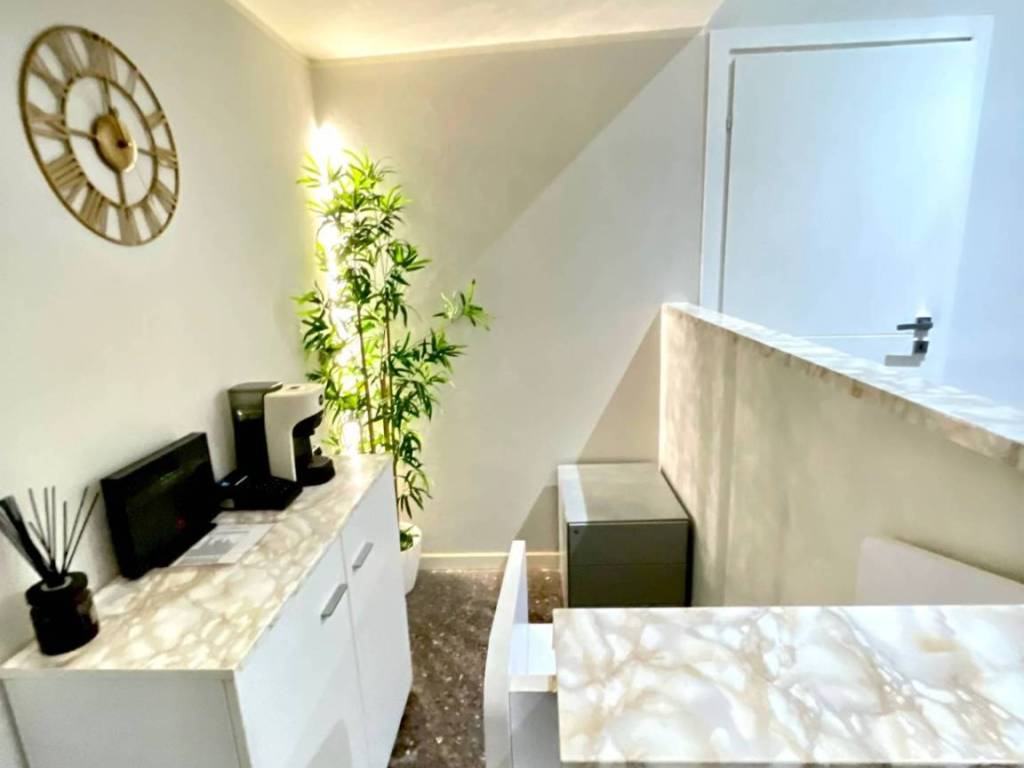 negozio in vendita a Saronno