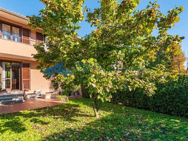 casa indipendente in vendita a Saronno