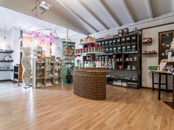 negozio in vendita a Saronno