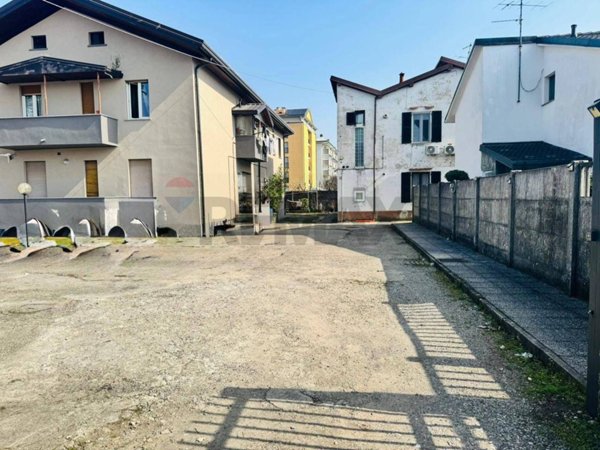 appartamento in vendita a Saronno