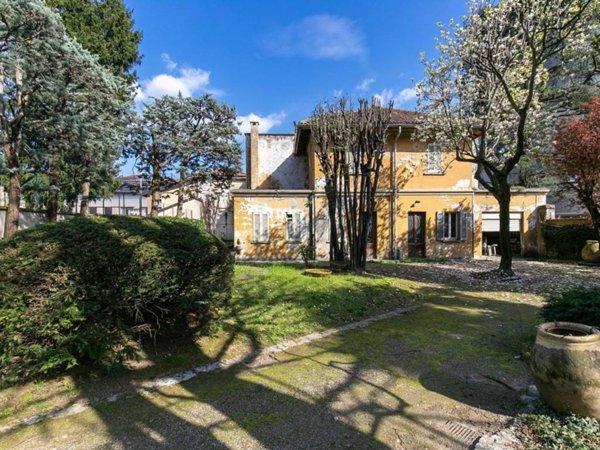 casa indipendente in vendita a Saronno