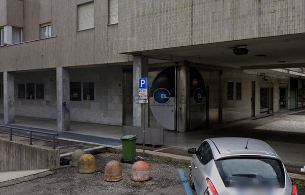 locale commerciale in vendita a Saronno