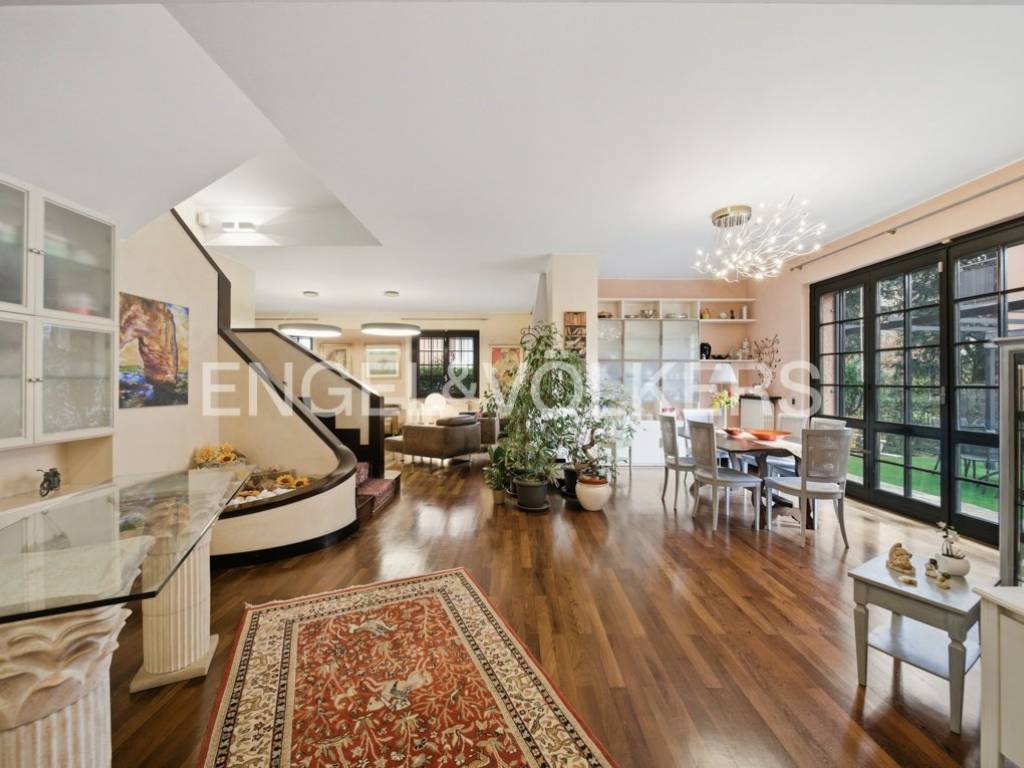 casa indipendente in vendita a Saronno