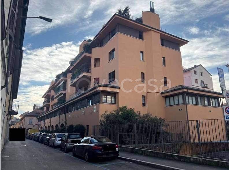 negozio in vendita a Saronno