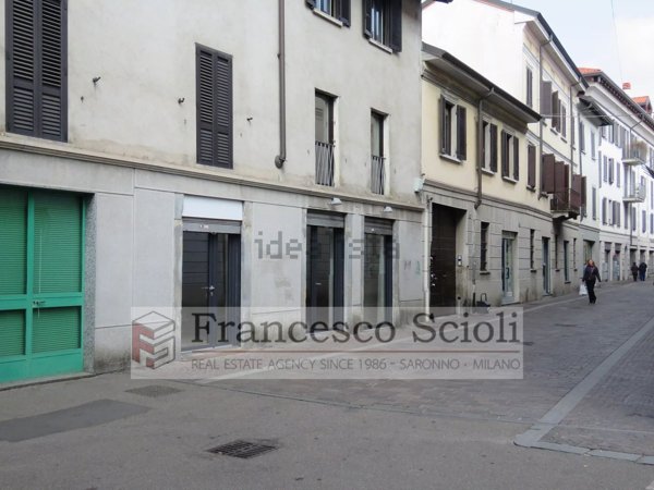 negozio in vendita a Saronno