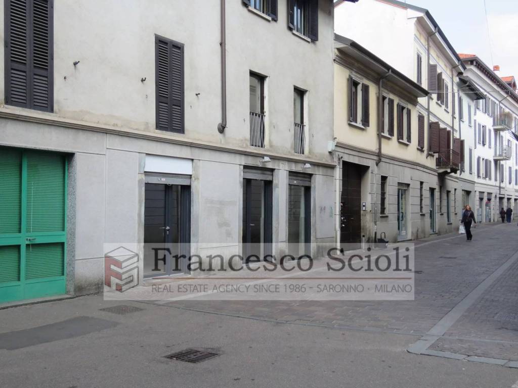 negozio in vendita a Saronno