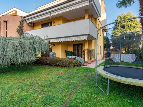 casa indipendente in vendita a Saronno