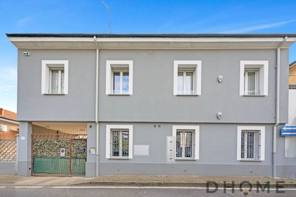 casa indipendente in vendita a Saronno