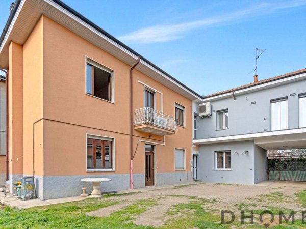 casa indipendente in vendita a Saronno