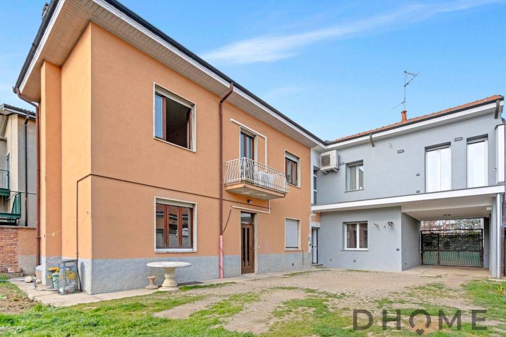 casa indipendente in vendita a Saronno