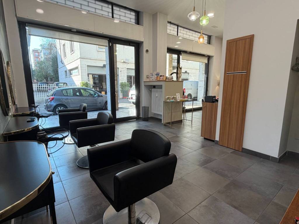 negozio in vendita a Saronno