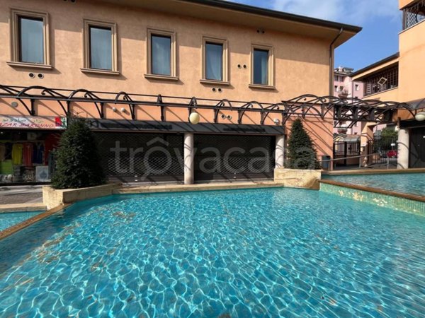 negozio in vendita a Saronno